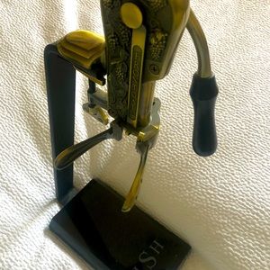 Table top wine Bottle Opener